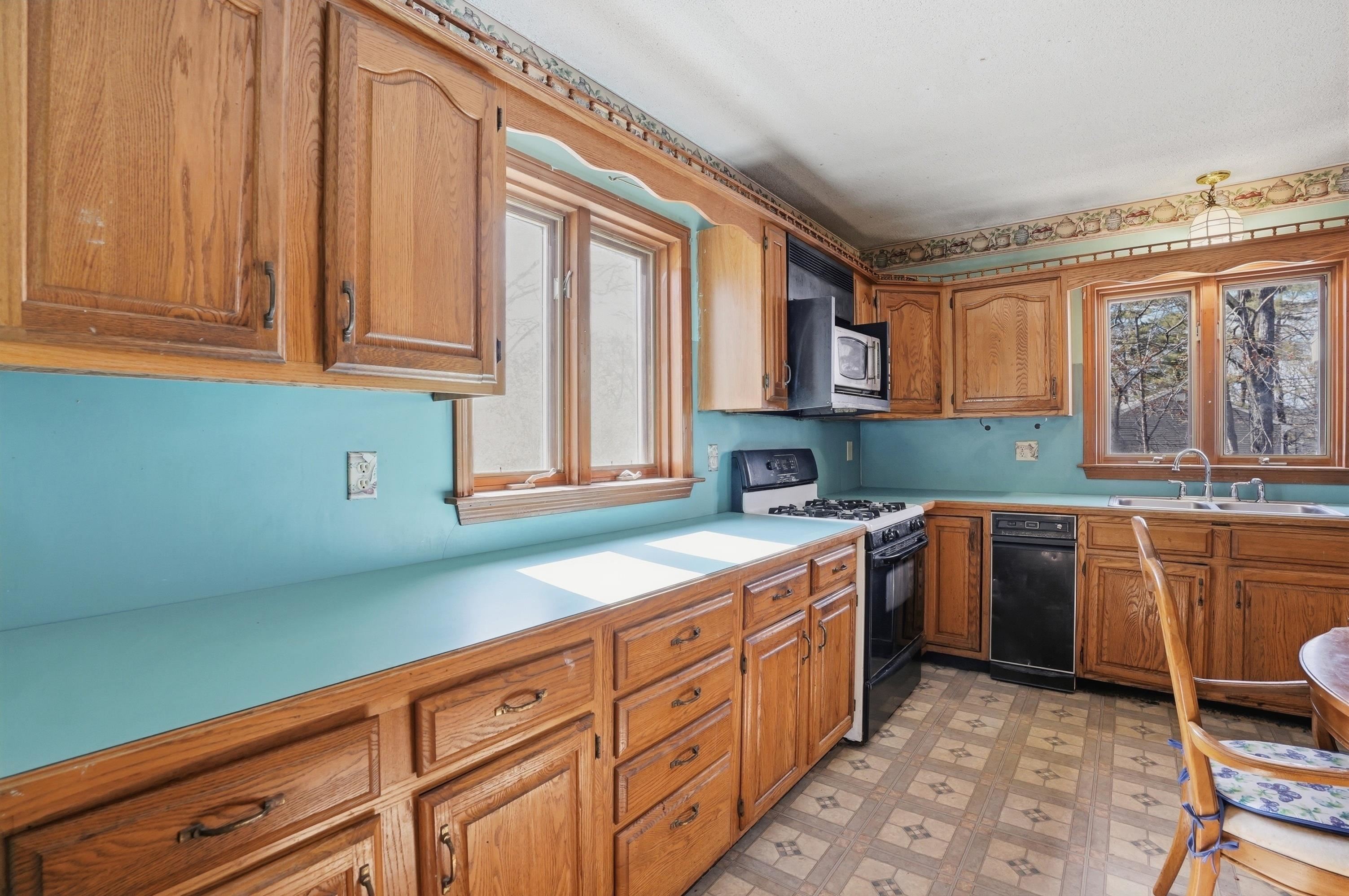 63 Kienia Road, Unit B Hudson, NH 03051 - Photo 12 of 39