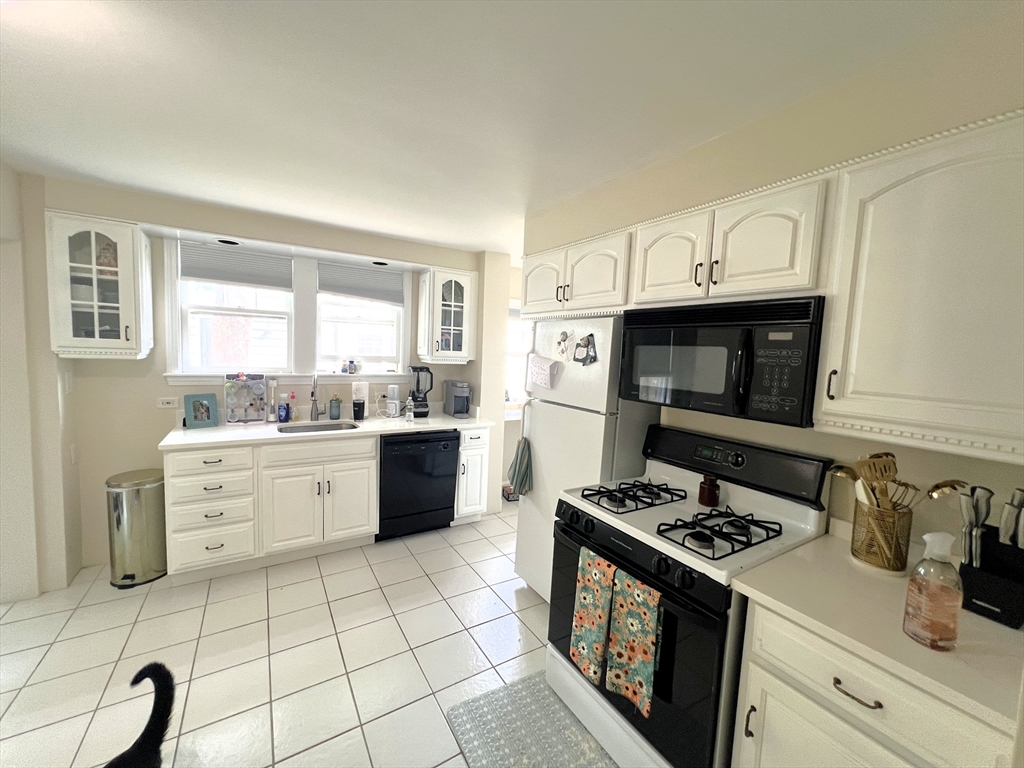 19 Maple Street, Unit 19 Newton, MA 02466 - Photo 23 of 30