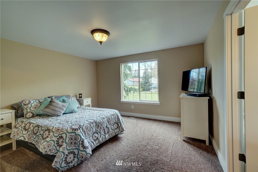 4333 Fir Tree Road Southeast Olympia, WA 98501 - Photo 10 of 23 Gallery Image 10