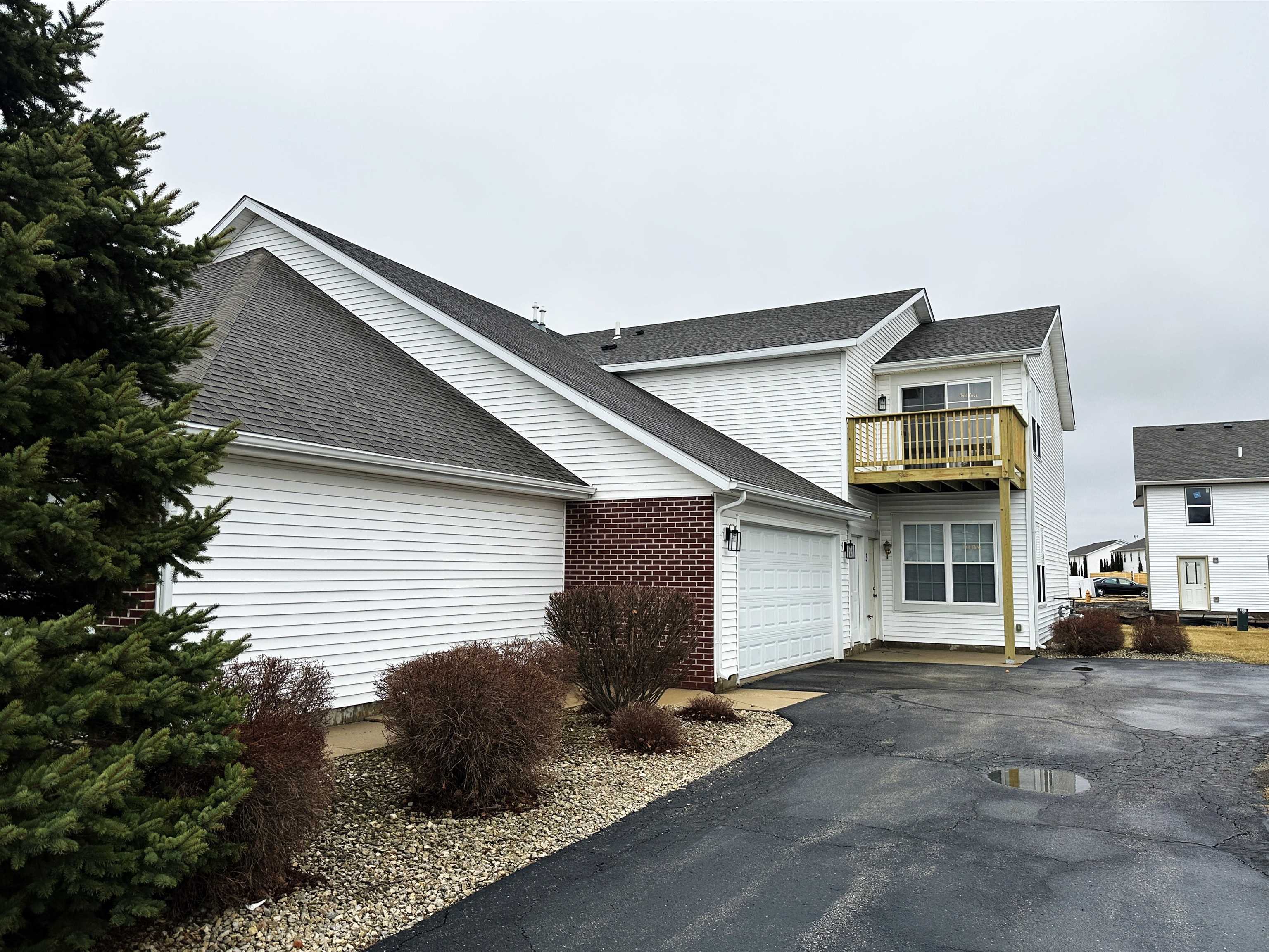 410 Pine White Road Roscoe, IL 61073 - Photo 2 of 35