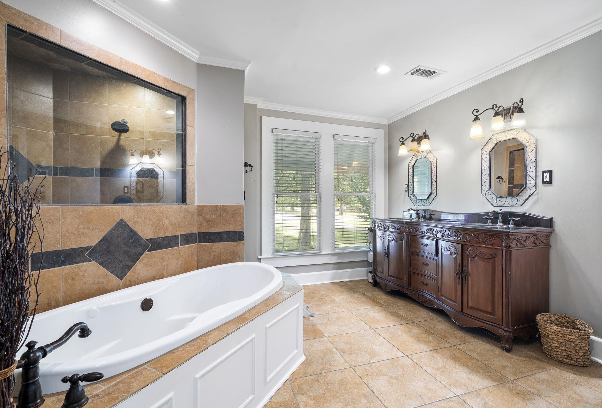 549 Peterson Lake Road Collierville, TN 38017 - Photo 16 of 34 a living room with furniture