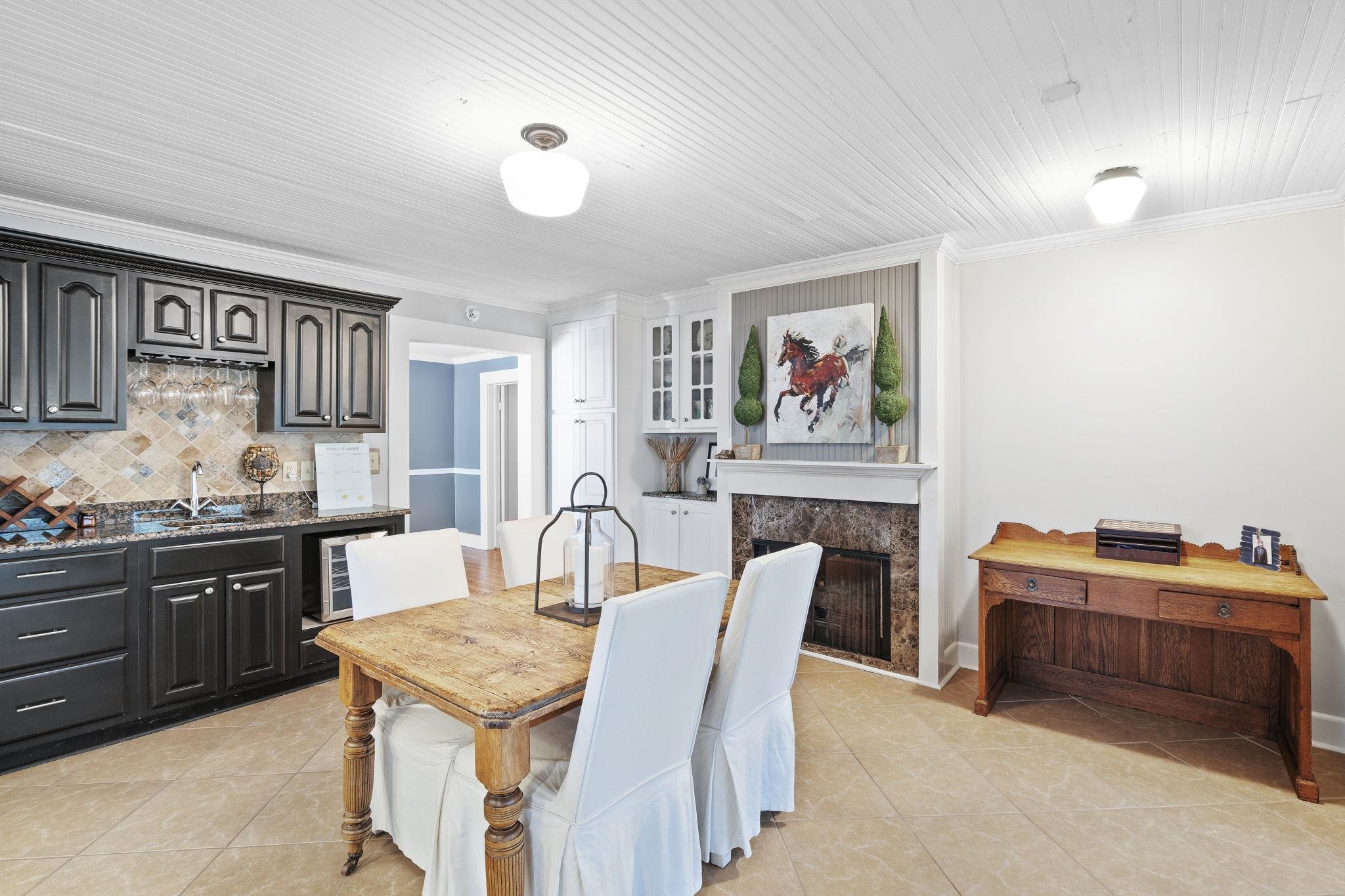 549 Peterson Lake Road Collierville, TN 38017 - Photo 7 of 34 a dining room with furniture and window