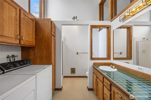 $489,999 | 410 1st Street, Easton, WA 98925