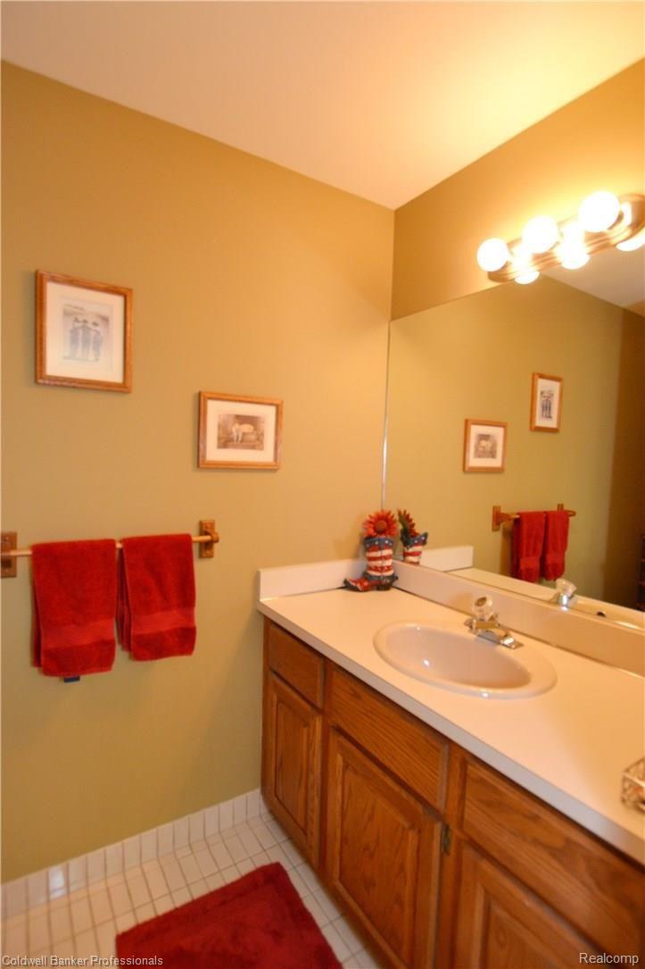 4878 Rivers Edge Drive Troy, MI 48098 - Photo 44 of 54 RChase4878_160.JPG
