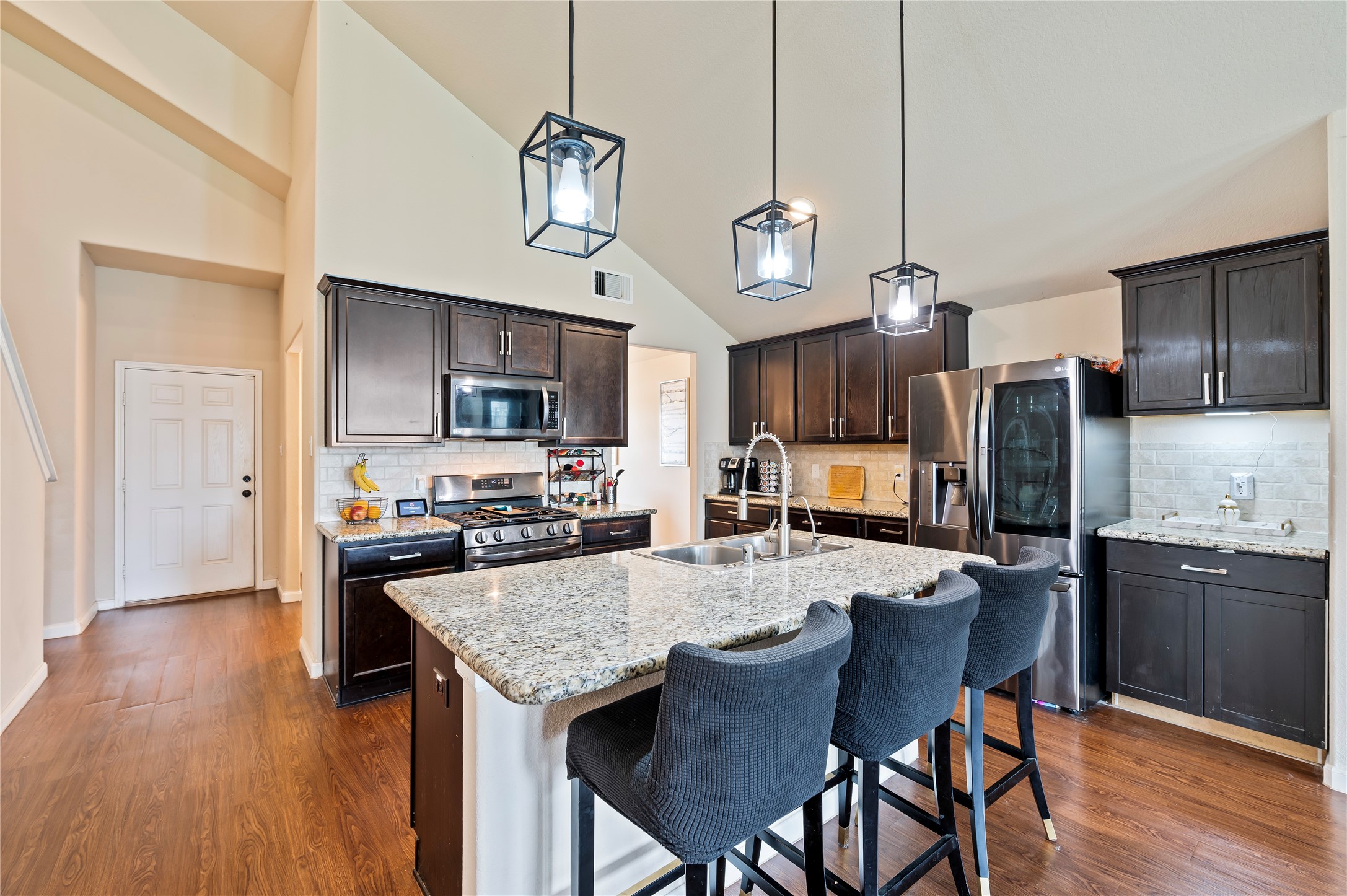 9906 Bezeled Cir Lane Rosharon, TX 77583 - Photo 5 of 26