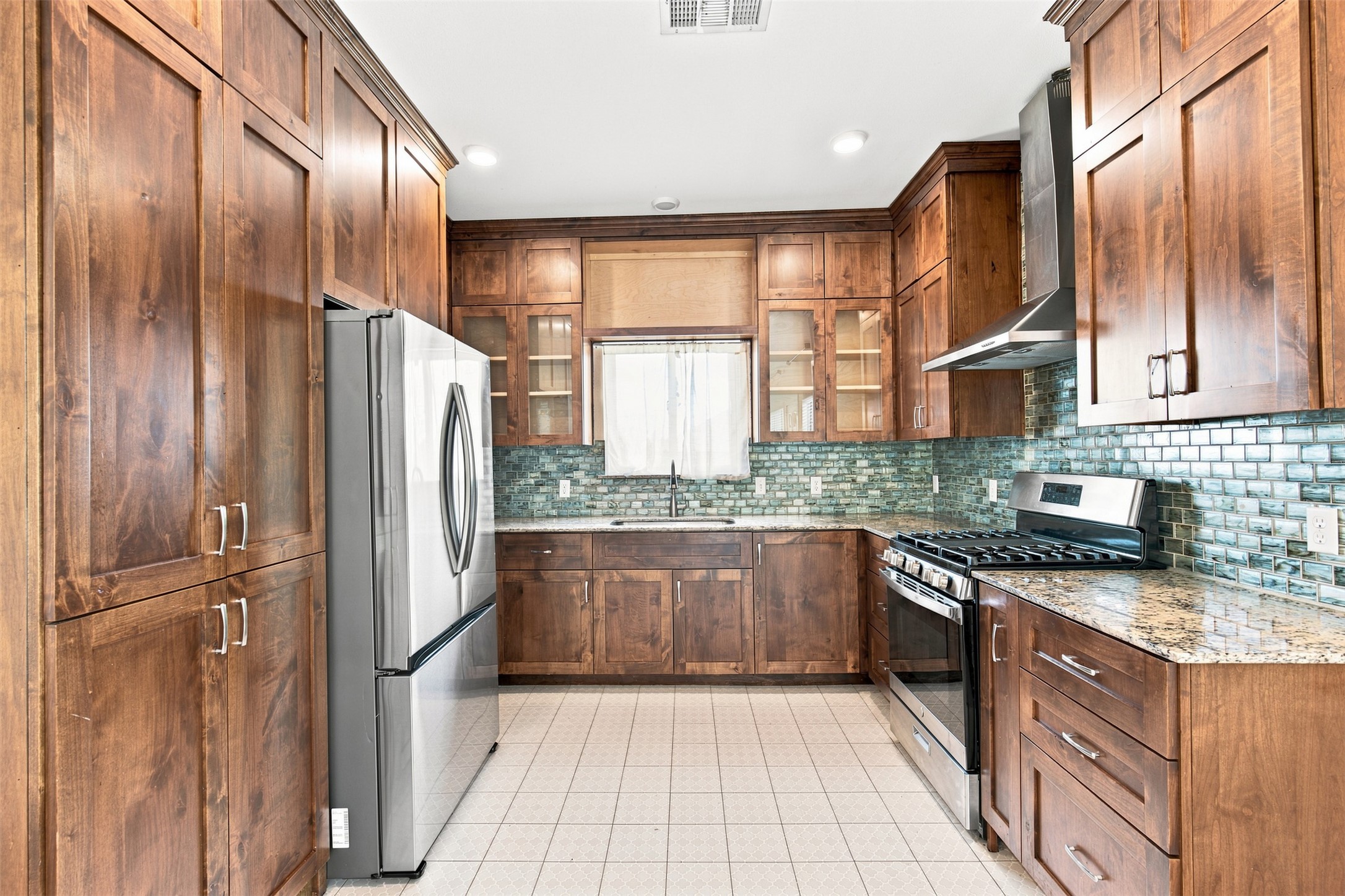 600 Highland Ranch Way Dale, TX 78616 - Photo 5 of 13 A well-appointed kitchen features stainless steel appliances, ample cabinetry, and granite countertops.