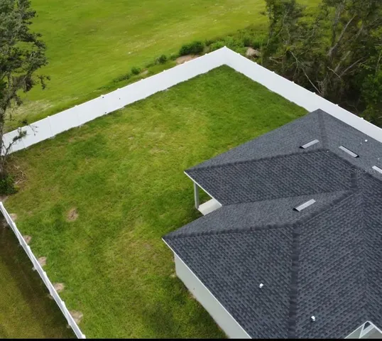 a view of a back yard of the house