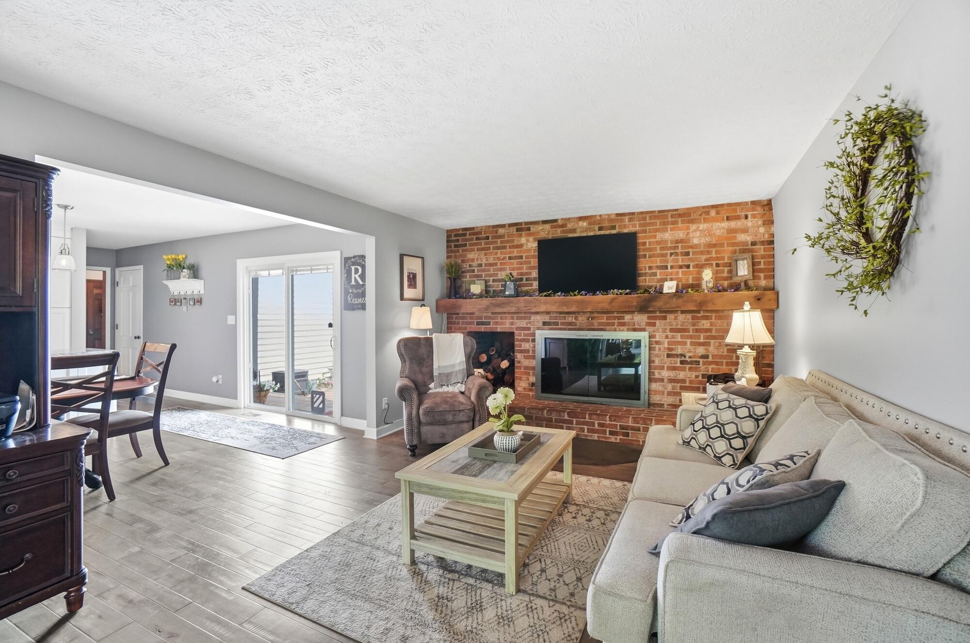6075 Alkire Road Galloway, OH 43119 - Photo 26 of 85 Family Rm