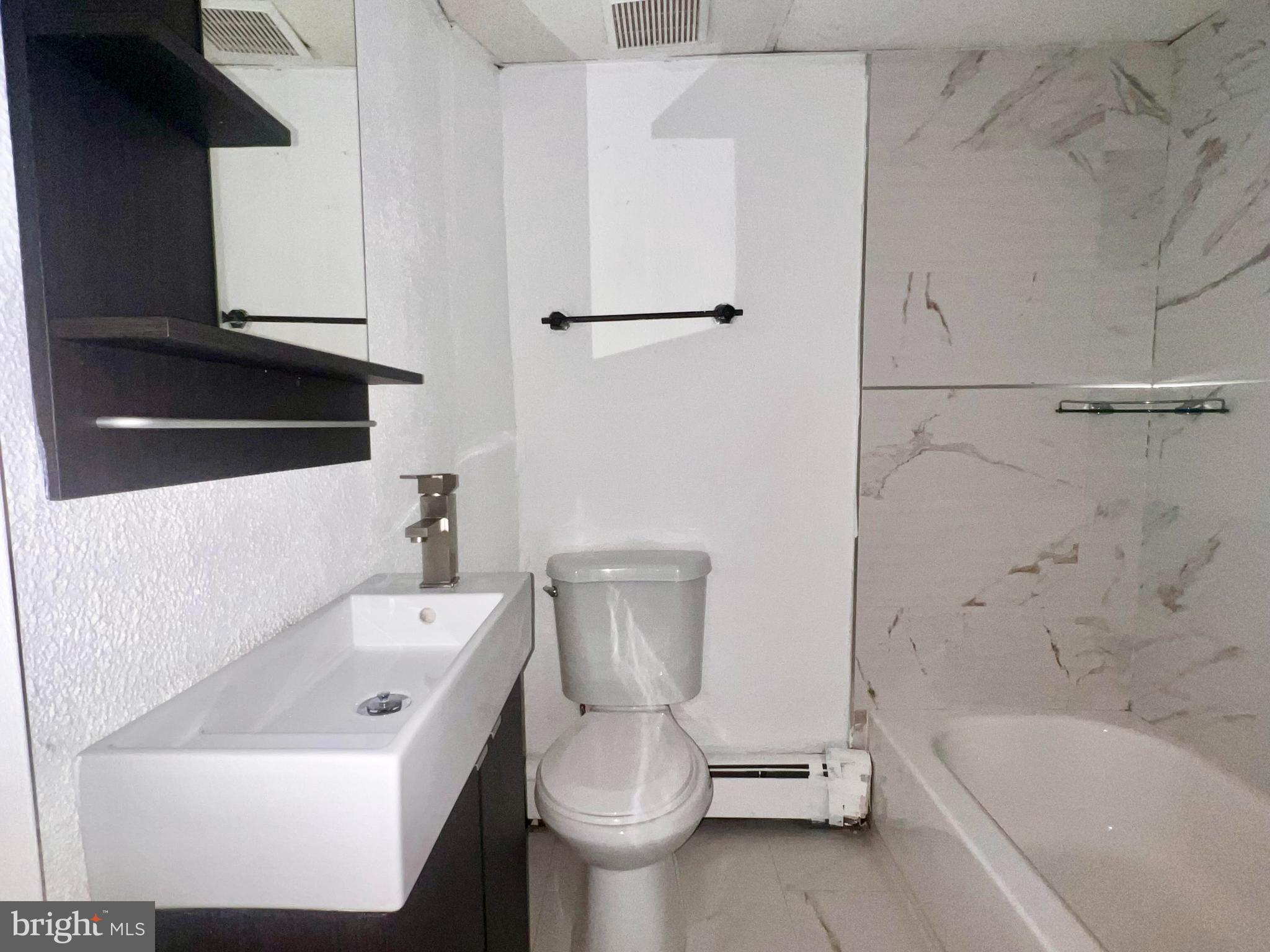 1247 Shackamaxon Street, Unit 2R Philadelphia, PA 19125 - Photo 10 of 12 a bathroom with a sink toilet and bathtub