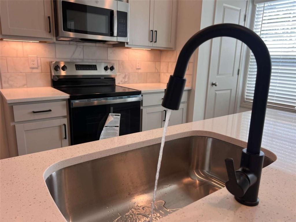 35 Cobalt Lane Newnan, GA 30265 - Photo 7 of 19 a kitchen with a sink and a stove