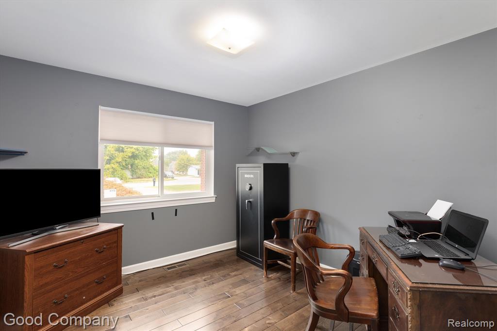 41553 Cherry Hill Road Canton, MI 48188 - Photo 17 of 38