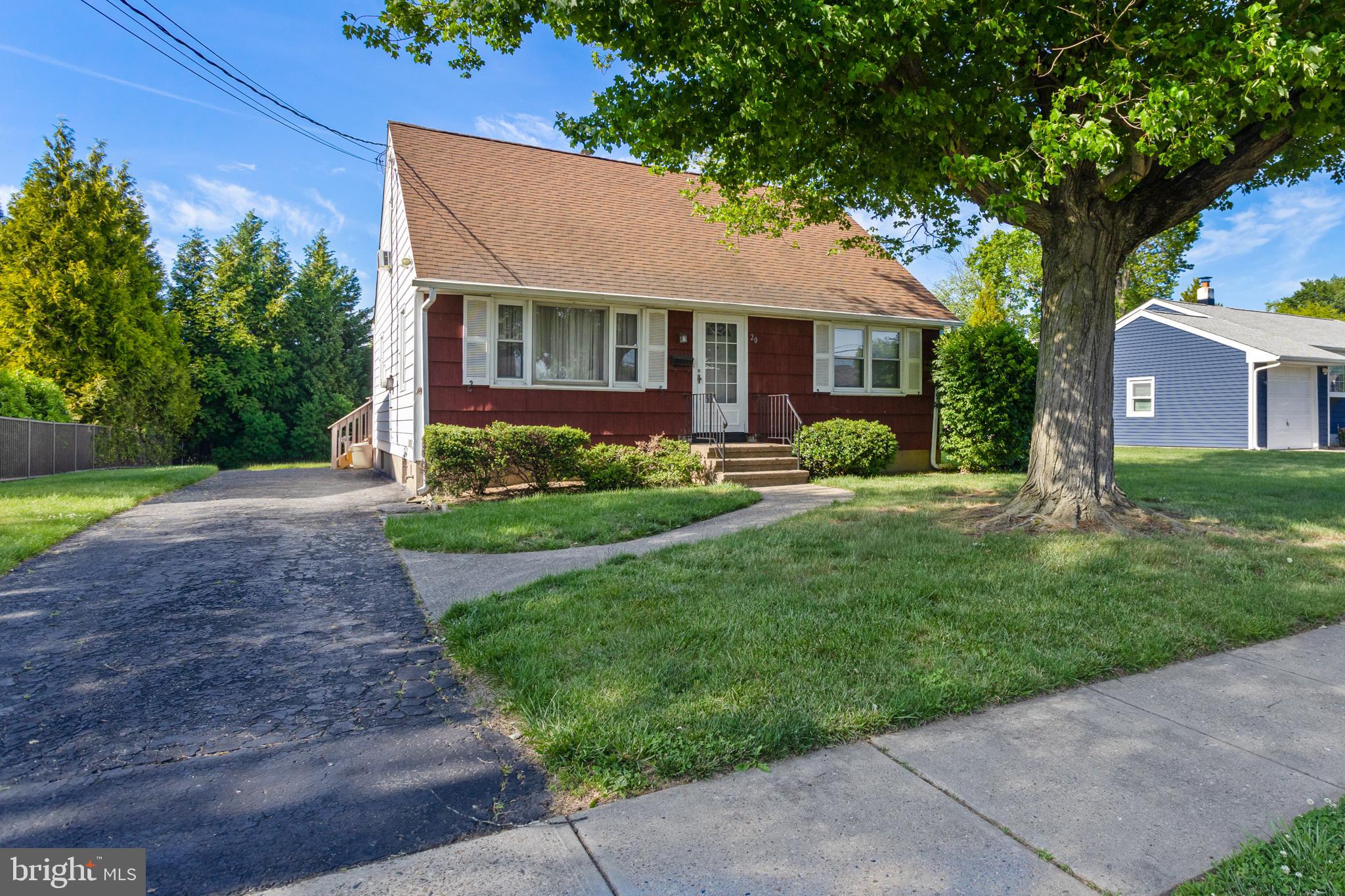 20 Doreen Road Hamilton, NJ 08690 - Photo 3 of 25 Exterior Front with private driveway