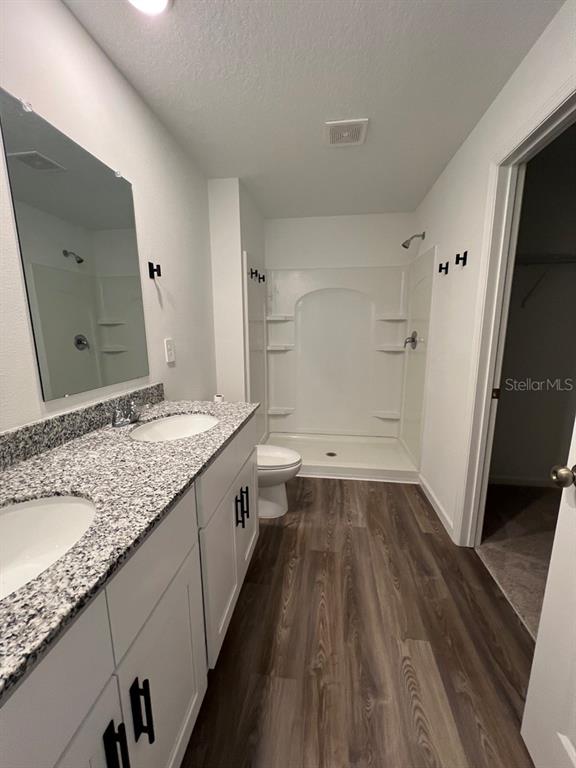 9131 Swiss Road Spring Hill, FL 34606 - Photo 9 of 16 a bathroom with a sink and a mirror
