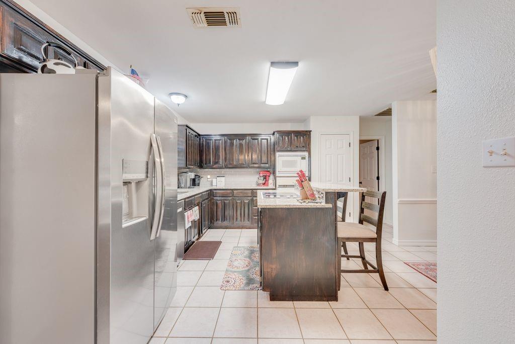579 South Hitt Street Boyd, TX 76023 - Photo 19 of 34 Amazing Kitchen with Breakfast Bar! Granite Countertops and more!