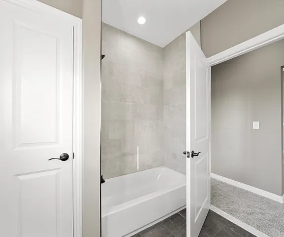 $625,000 | 8127 Hunters Ridge Drive, Newport, MI 48166