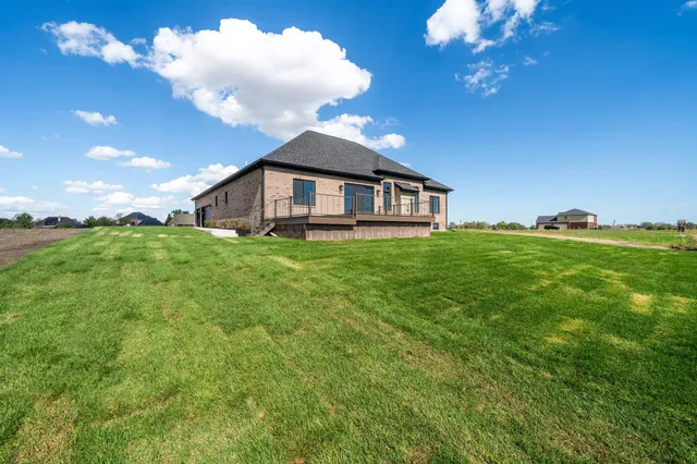 $625,000 | 8127 Hunters Ridge Drive, Newport, MI 48166