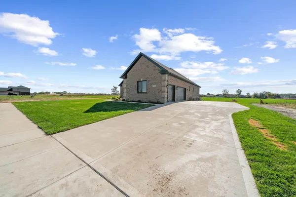 $625,000 | 8127 Hunters Ridge Drive, Newport, MI 48166