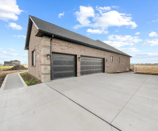 $625,000 | 8127 Hunters Ridge Drive, Newport, MI 48166