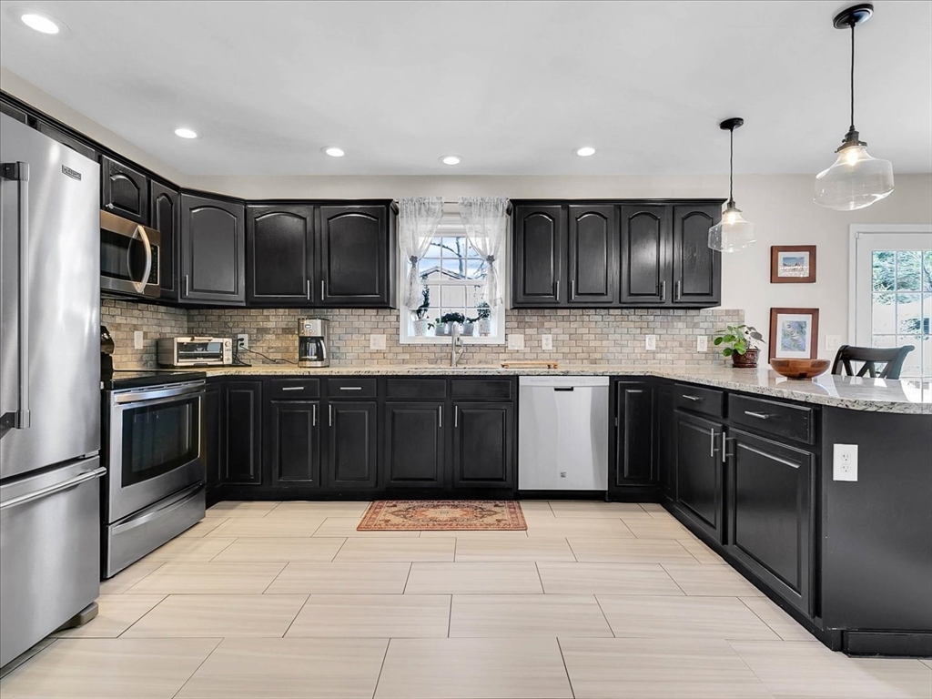 2 Phaneuf Street Middleton, MA 01949 - Photo 5 of 38