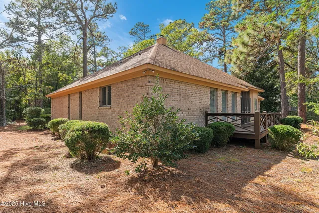 $560,000 | 6 Montclair Court, Pinehurst, NC 28374