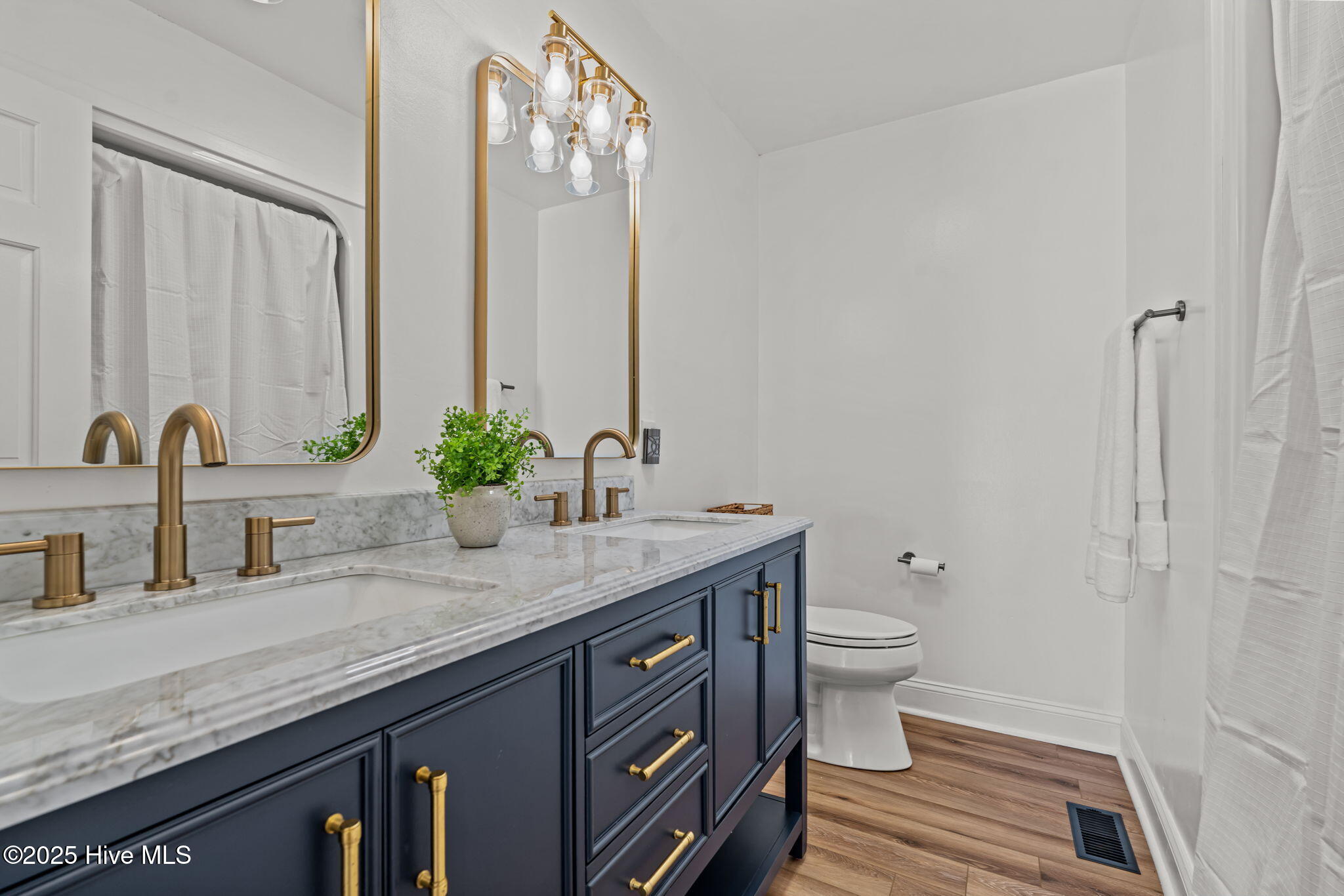 6 Montclair Court Pinehurst, NC 28374 - Photo 6 of 29 2nd Bathroom