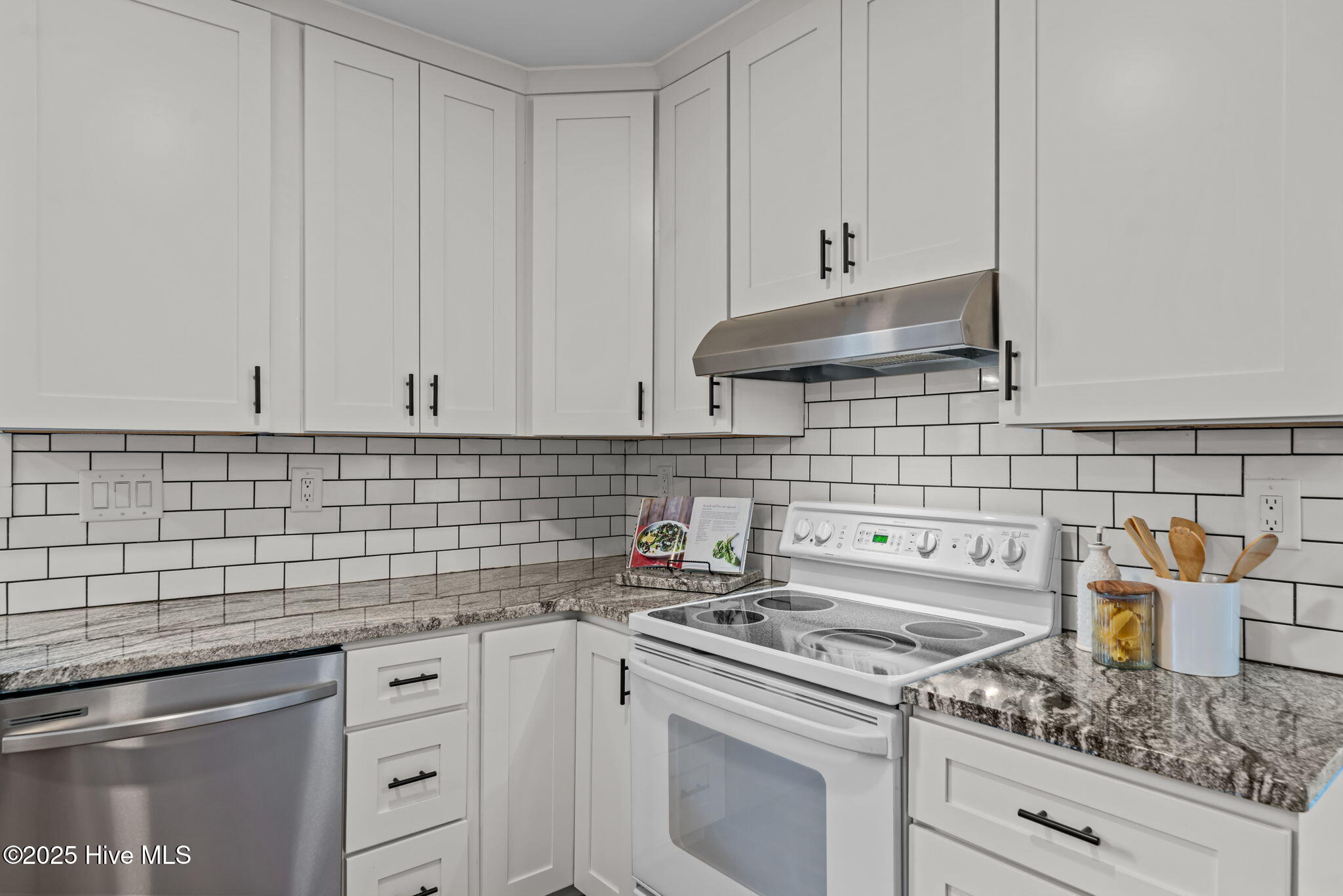 6 Montclair Court Pinehurst, NC 28374 - Photo 9 of 29 Kitchen