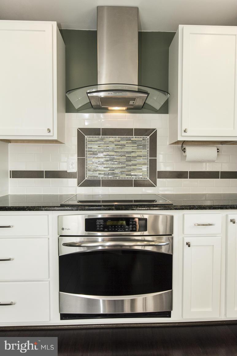 15 Robin Ridge Court Baltimore, MD 21234 - Photo 13 of 30 a stove top oven sitting inside of a kitchen