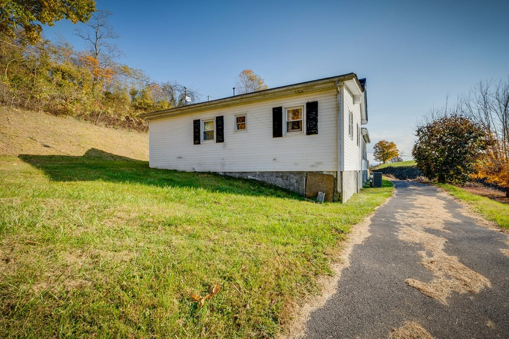 72 Laurel Branch Road Honaker, VA 24260 - Photo 16 of 21 Gallery Image 16