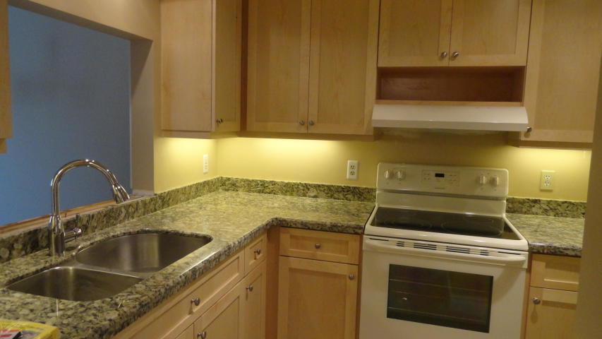 2018 Southwest 29th Court, Unit 6A2 Delray Beach, FL 33445 - Photo 2 of 16 Selda DO kitchen