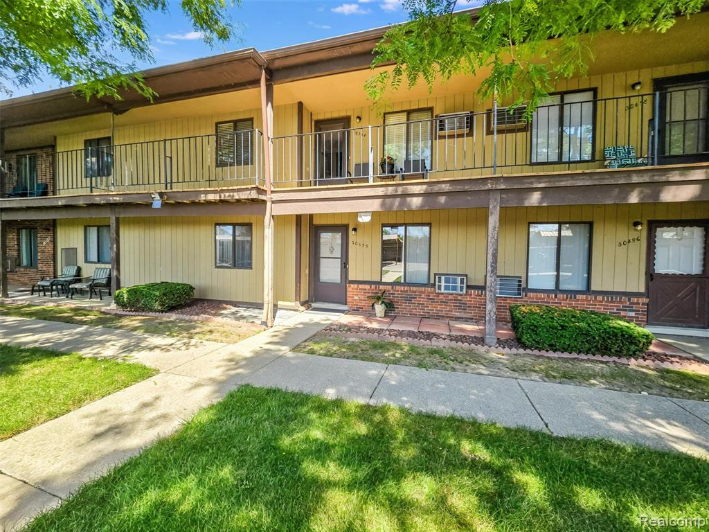 30452 Utica Road, Unit 7 Roseville, MI 48066 - Photo 2 of 15 Gallery Image 2