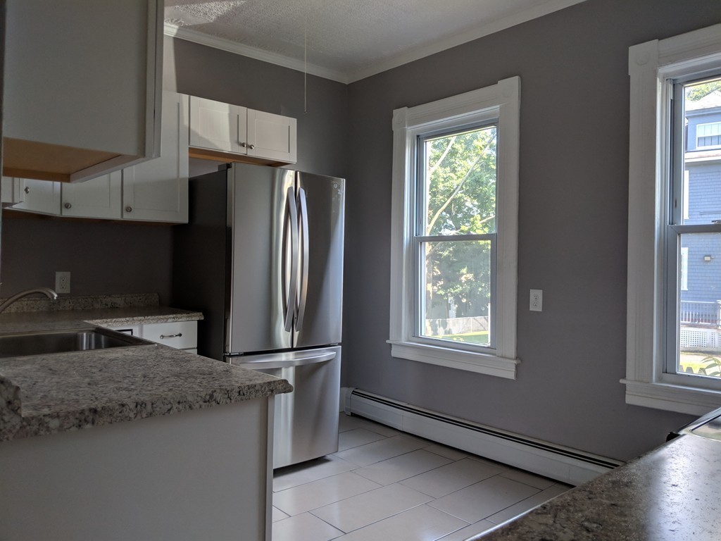 11 George Street Springfield, MA 01105 - Photo 3 of 24 Gallery Image 3