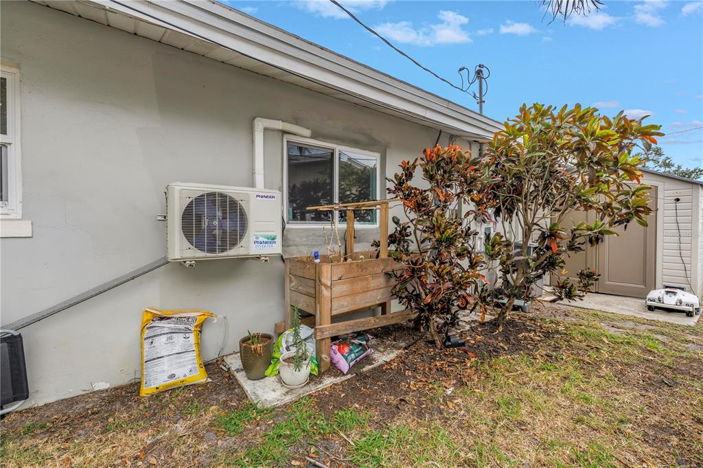 2856 65th Way North St. Petersburg, FL 33710 - Photo 48 of 49 a room with toys and a potted plant