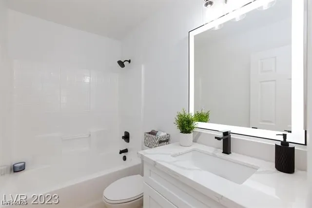 $2,300 | 971 Grand Cerritos Avenue, Las Vegas, NV 89183