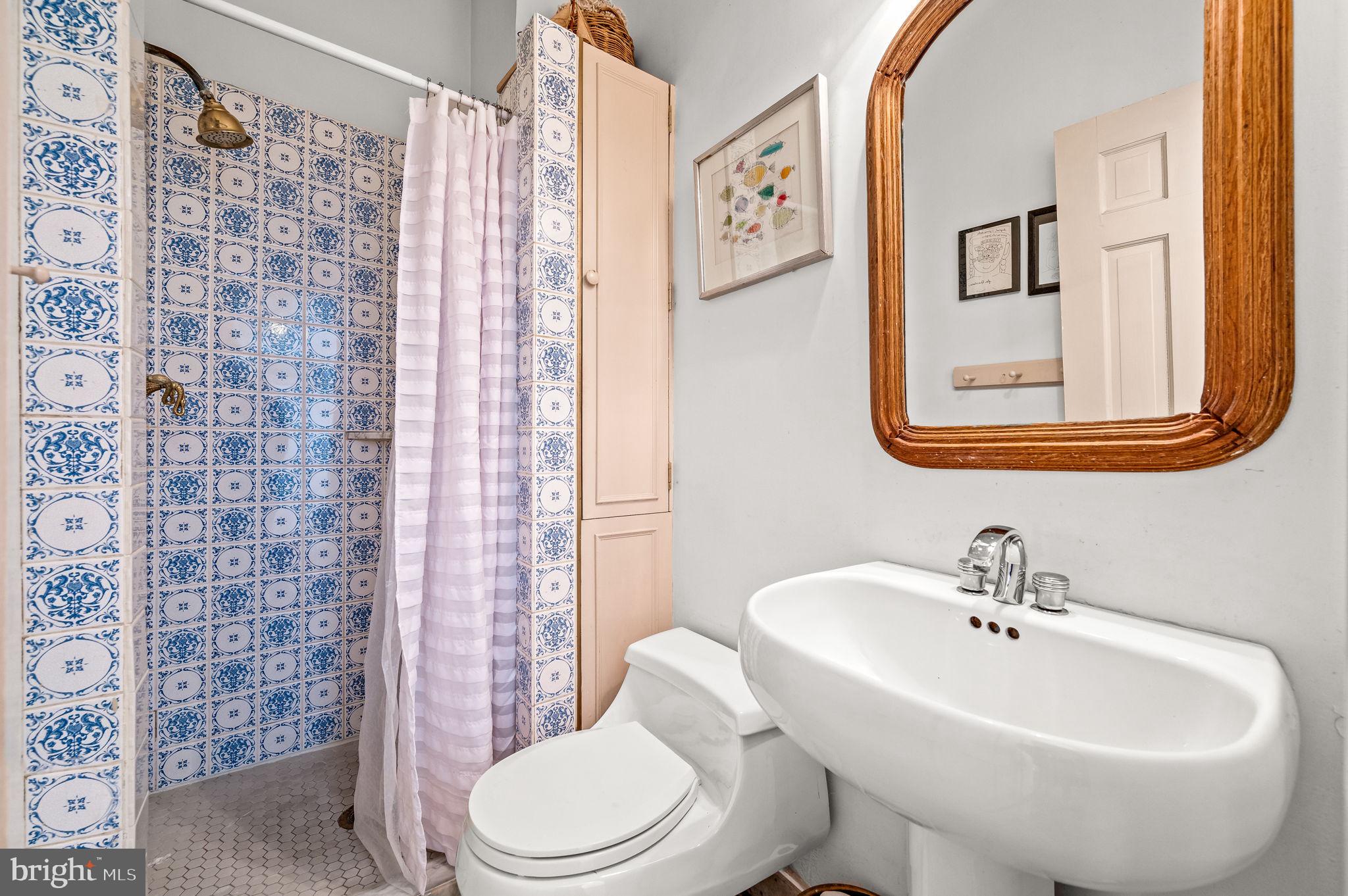 331 Lawrence Court Philadelphia, PA 19106 - Photo 15 of 43 Second floor bathroom