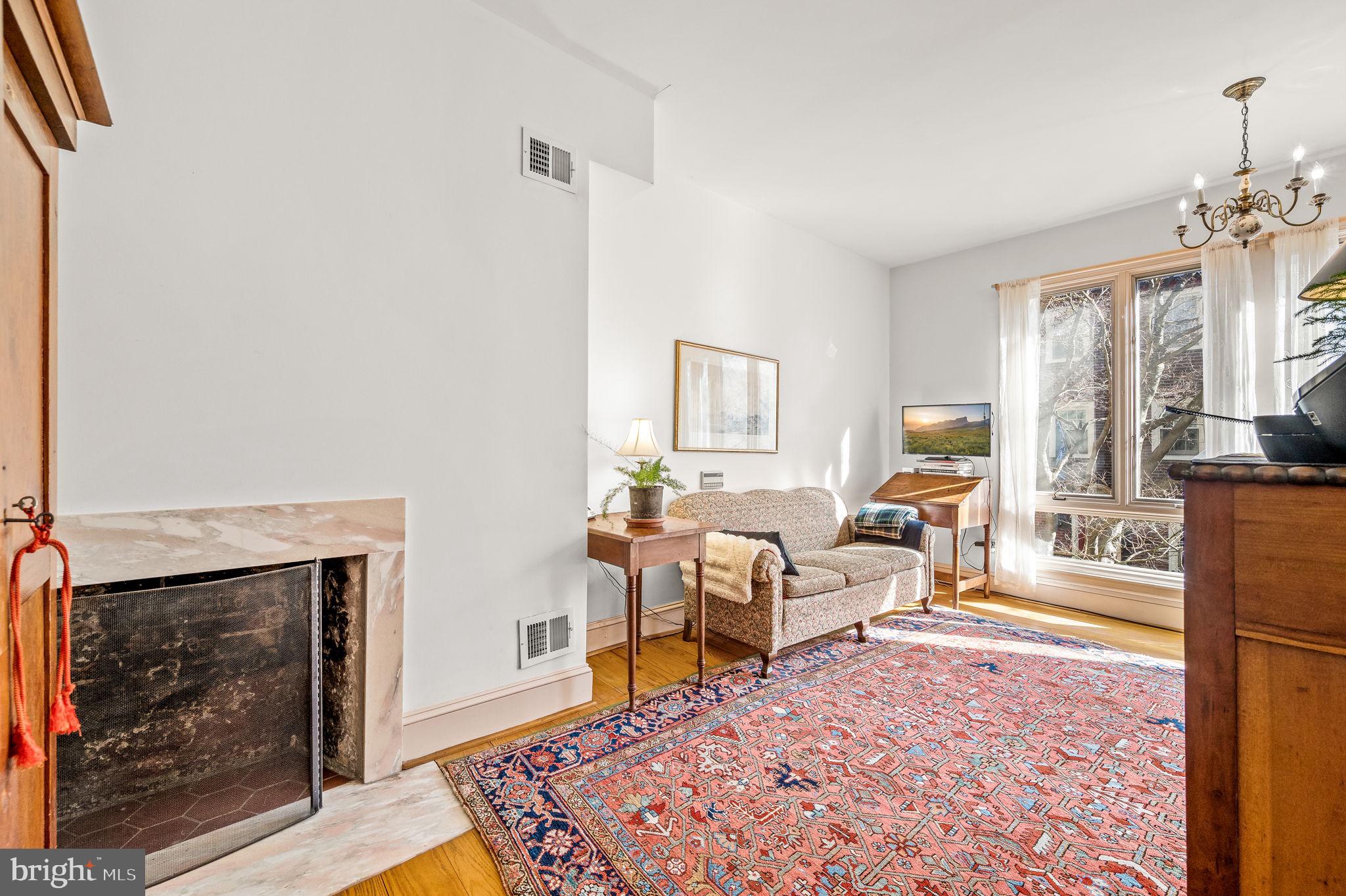 331 Lawrence Court Philadelphia, PA 19106 - Photo 20 of 43 Second Floor Sitting Room