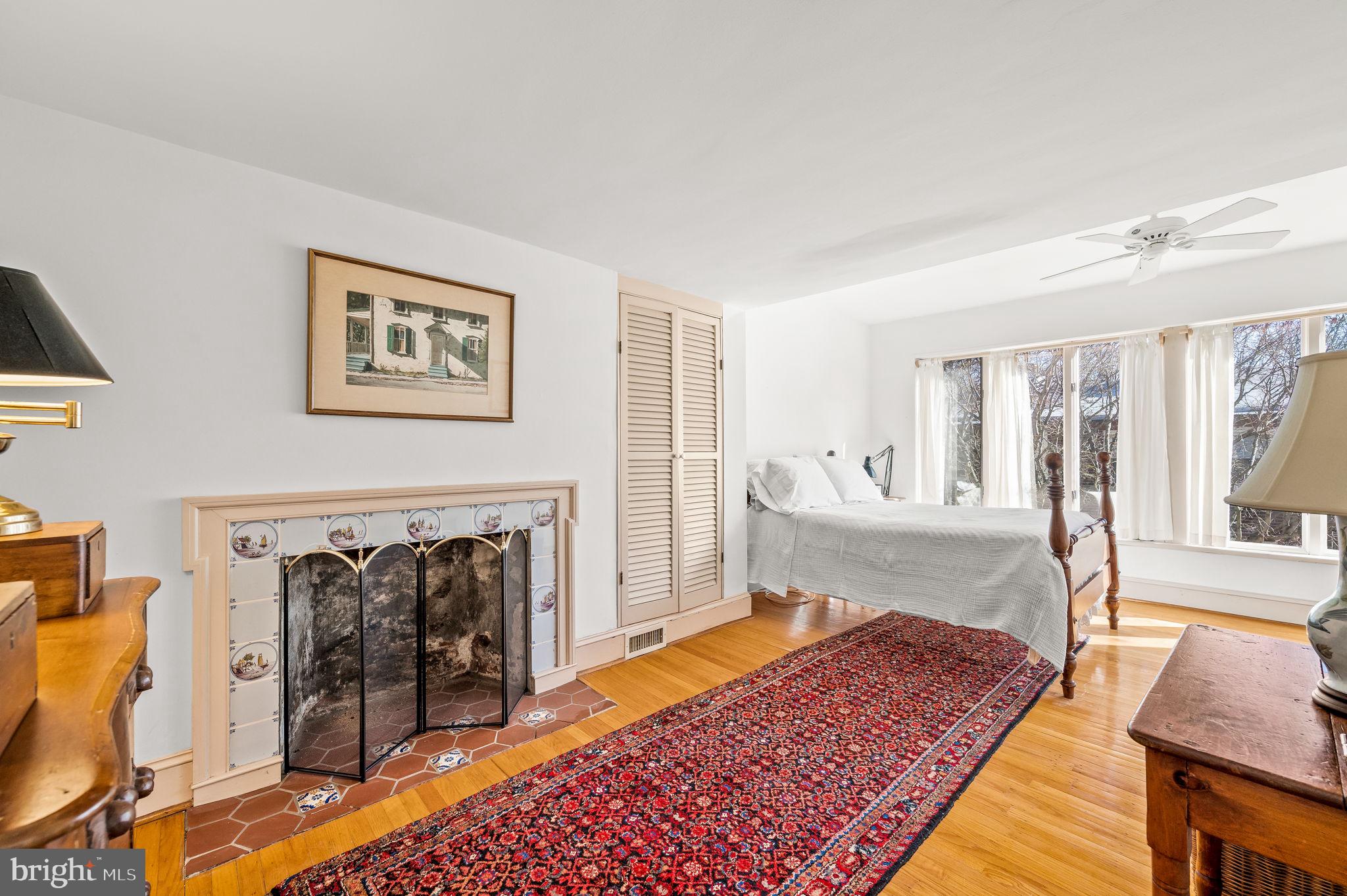 331 Lawrence Court Philadelphia, PA 19106 - Photo 23 of 43 Third floor rear bedroom