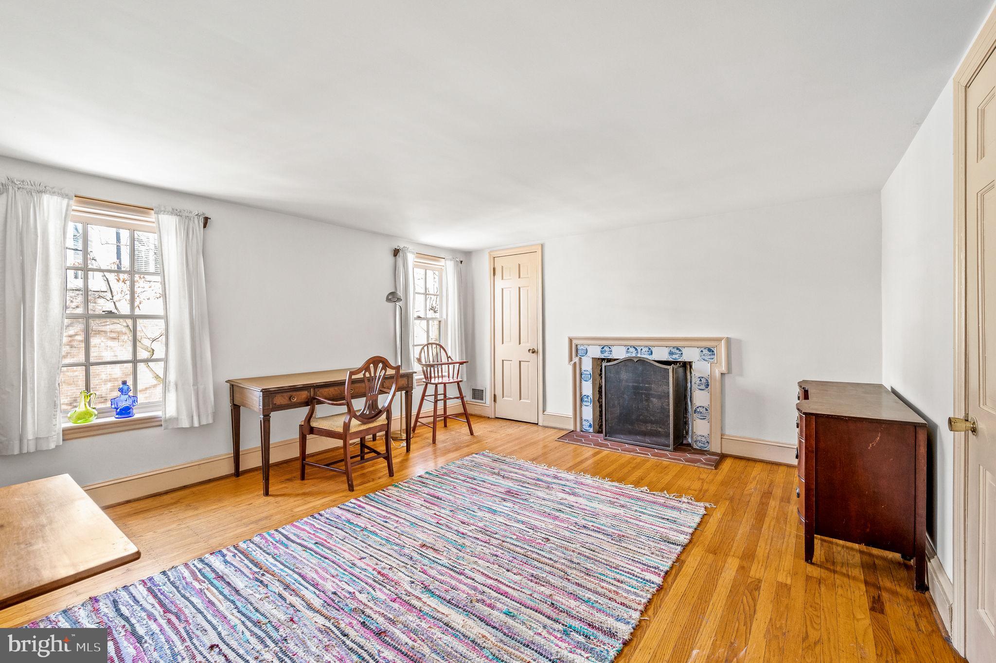 331 Lawrence Court Philadelphia, PA 19106 - Photo 26 of 43 Third floor front bedroom