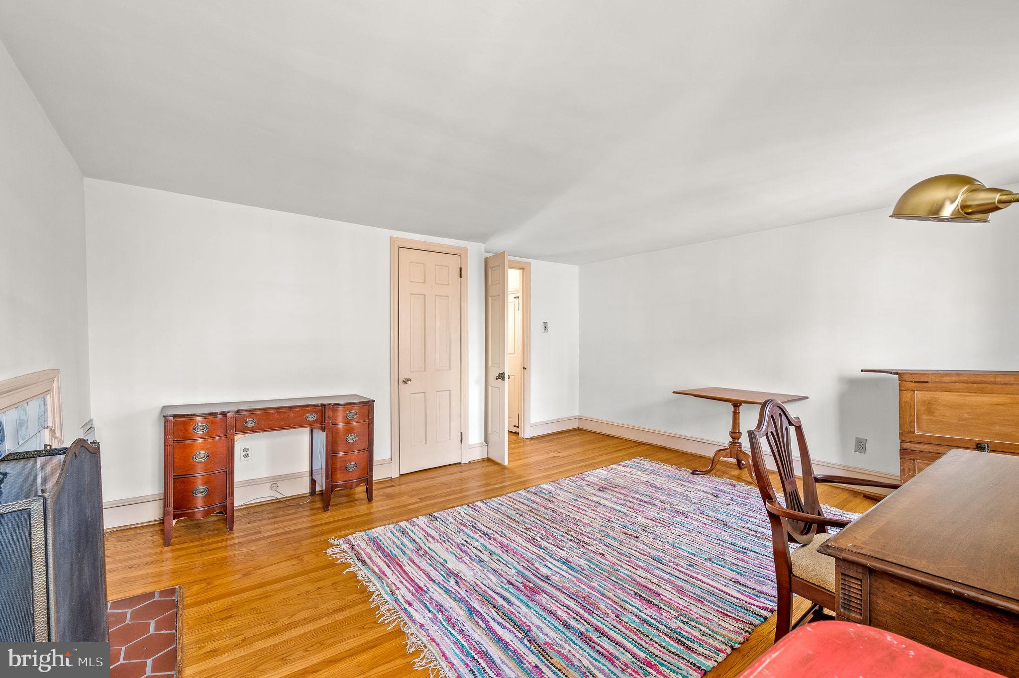 331 Lawrence Court Philadelphia, PA 19106 - Photo 27 of 43 Third floor front bedroom
