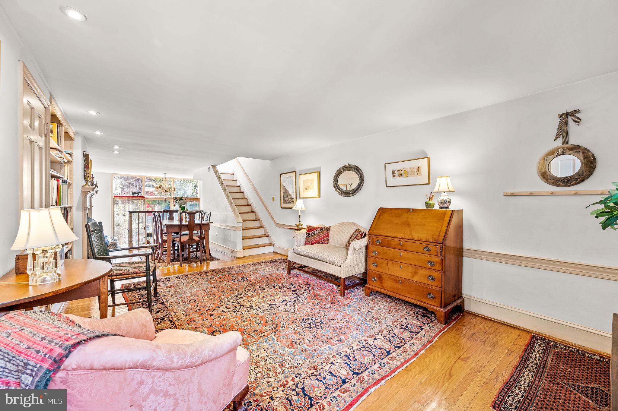 331 Lawrence Court Philadelphia, PA 19106 - Photo 7 of 43 Living room