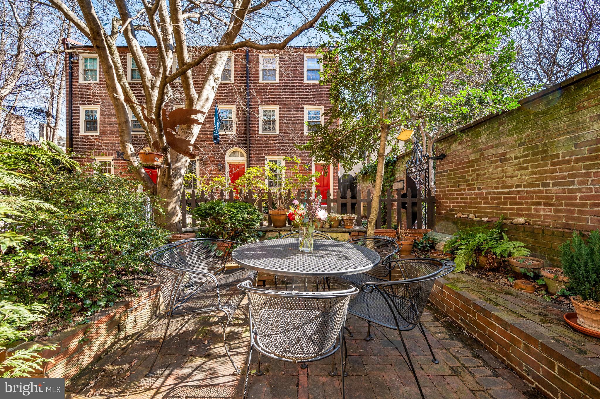 331 Lawrence Court Philadelphia, PA 19106 - Photo 8 of 43 Patio