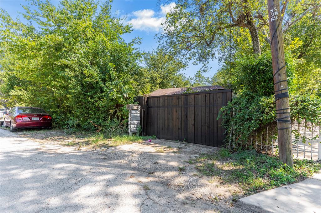 548 Elston Drive Dallas, TX 75232 - Photo 16 of 21 a view of backyard with tree