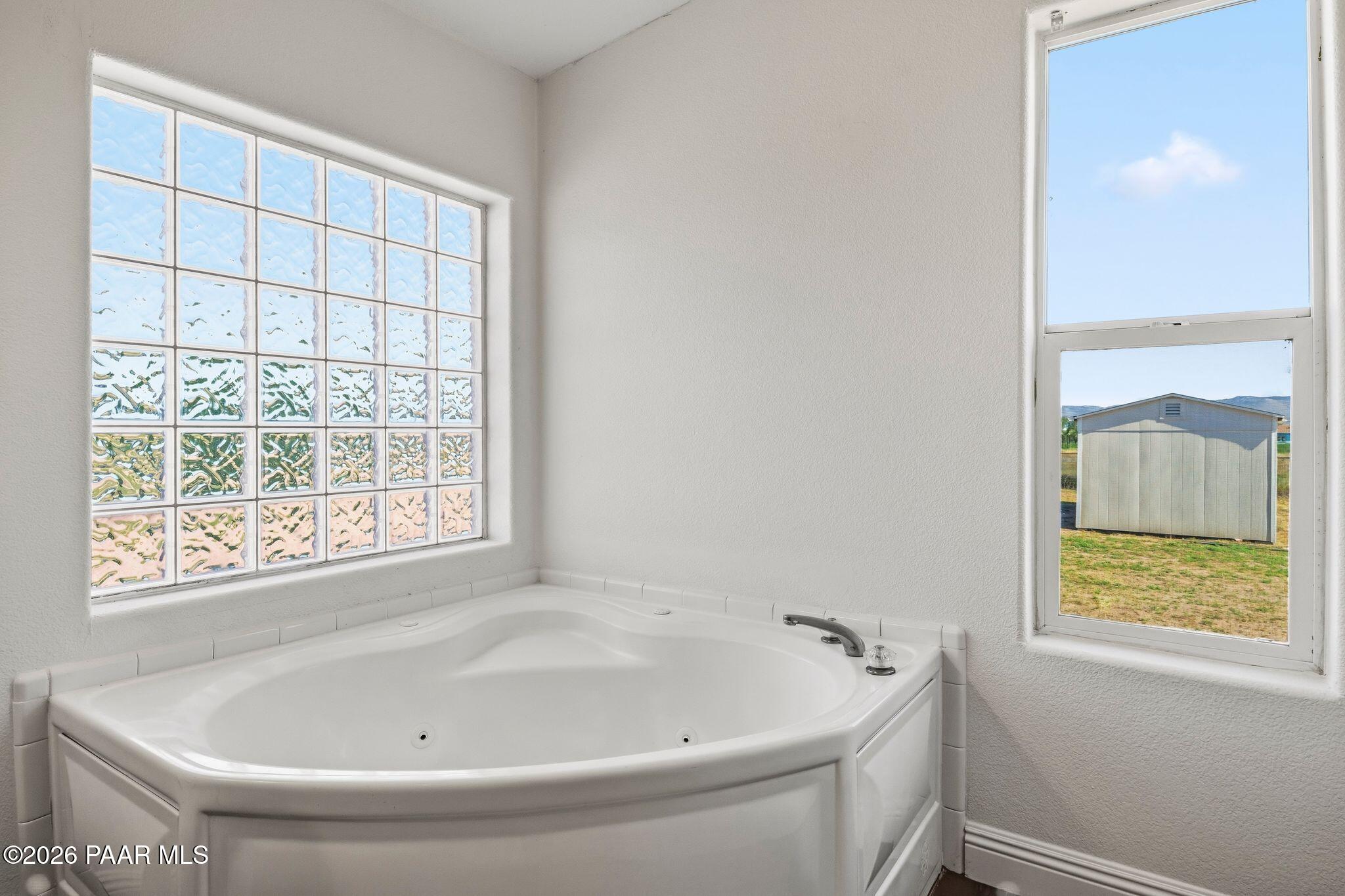 25755 North Trinity Ranch Road Paulden, AZ 86334 - Photo 25 of 82 137-Primary Bathroom