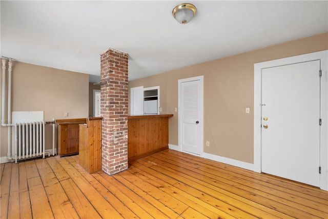 $1,600 | 14 Brinley Street, Unit 3, Newport, RI 02840