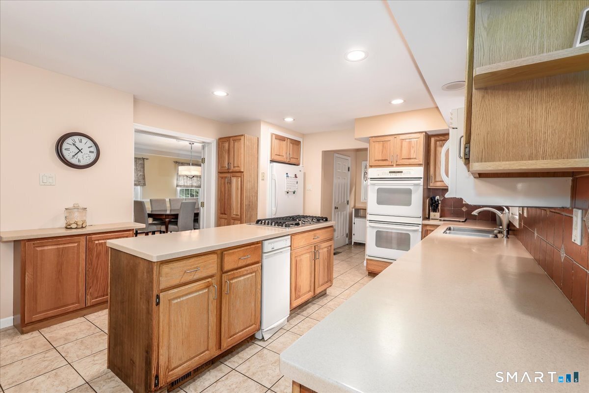 32 Country Way Bethel, CT 06801 - Photo 16 of 40