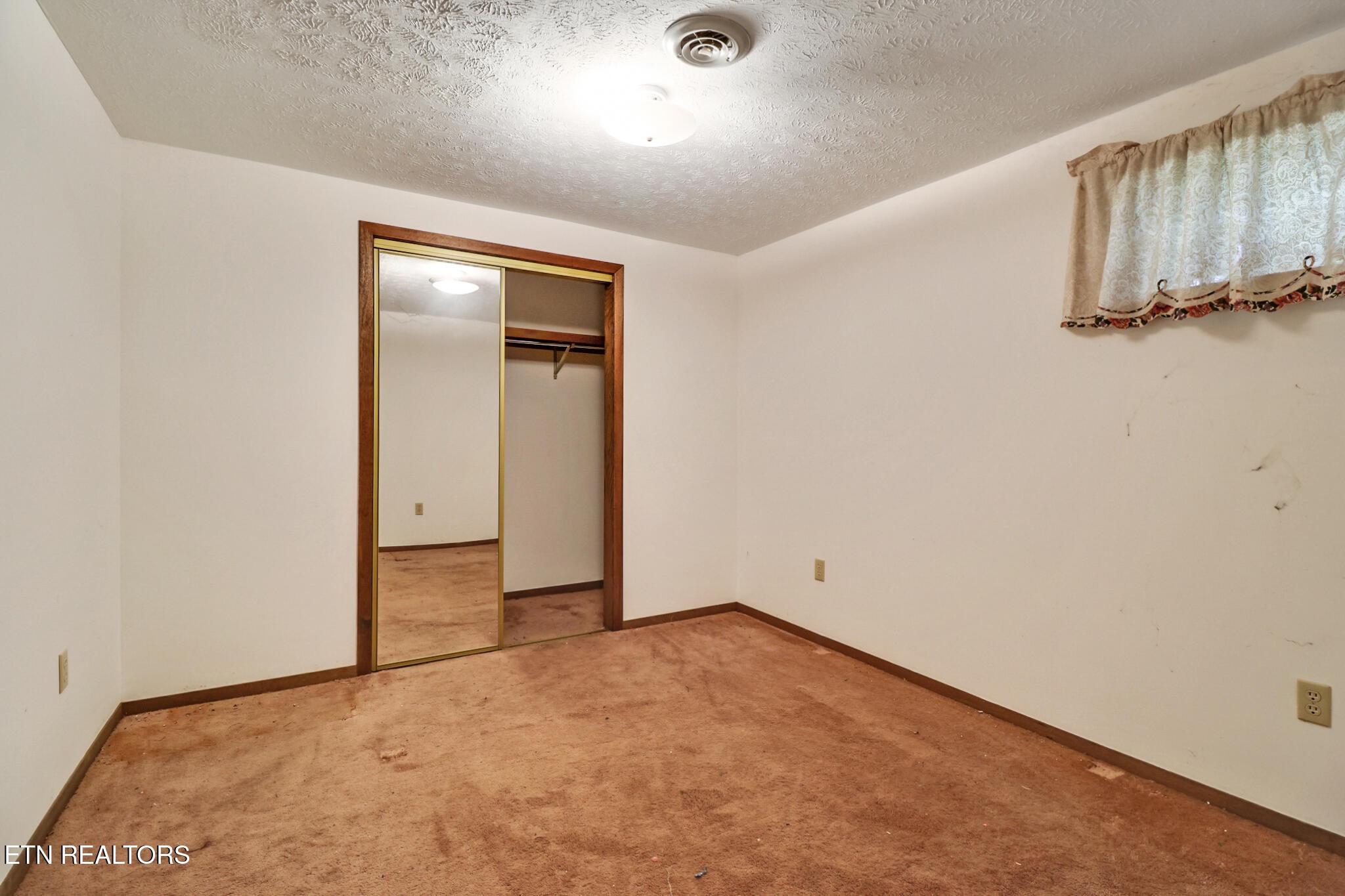 1190 Sand Cut Road Oneida, TN 37841 - Photo 27 of 41 an empty room with a empty space