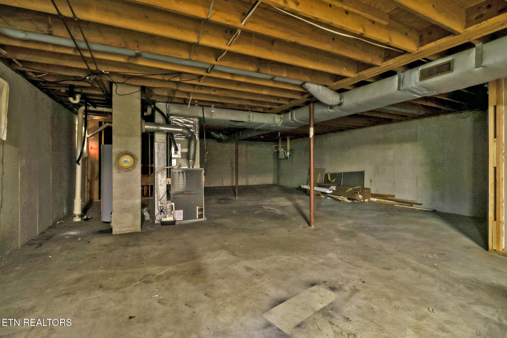 1190 Sand Cut Road Oneida, TN 37841 - Photo 30 of 41 a view of an empty room