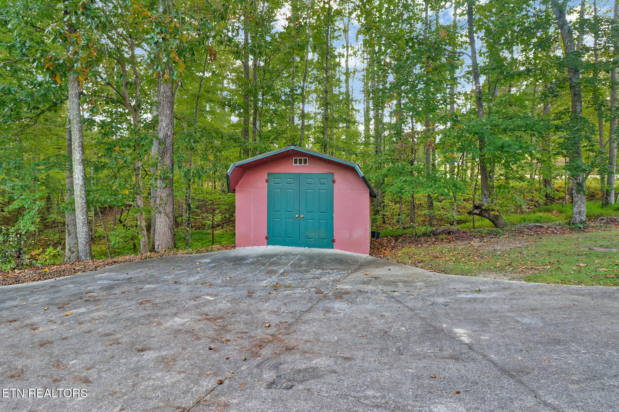 1190 Sand Cut Road Oneida, TN 37841 - Photo 40 of 41 a view of outdoor space and yard