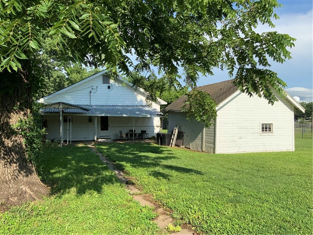 816 North Sycamore Road Iola, KS 66749 - Photo 9 of 42