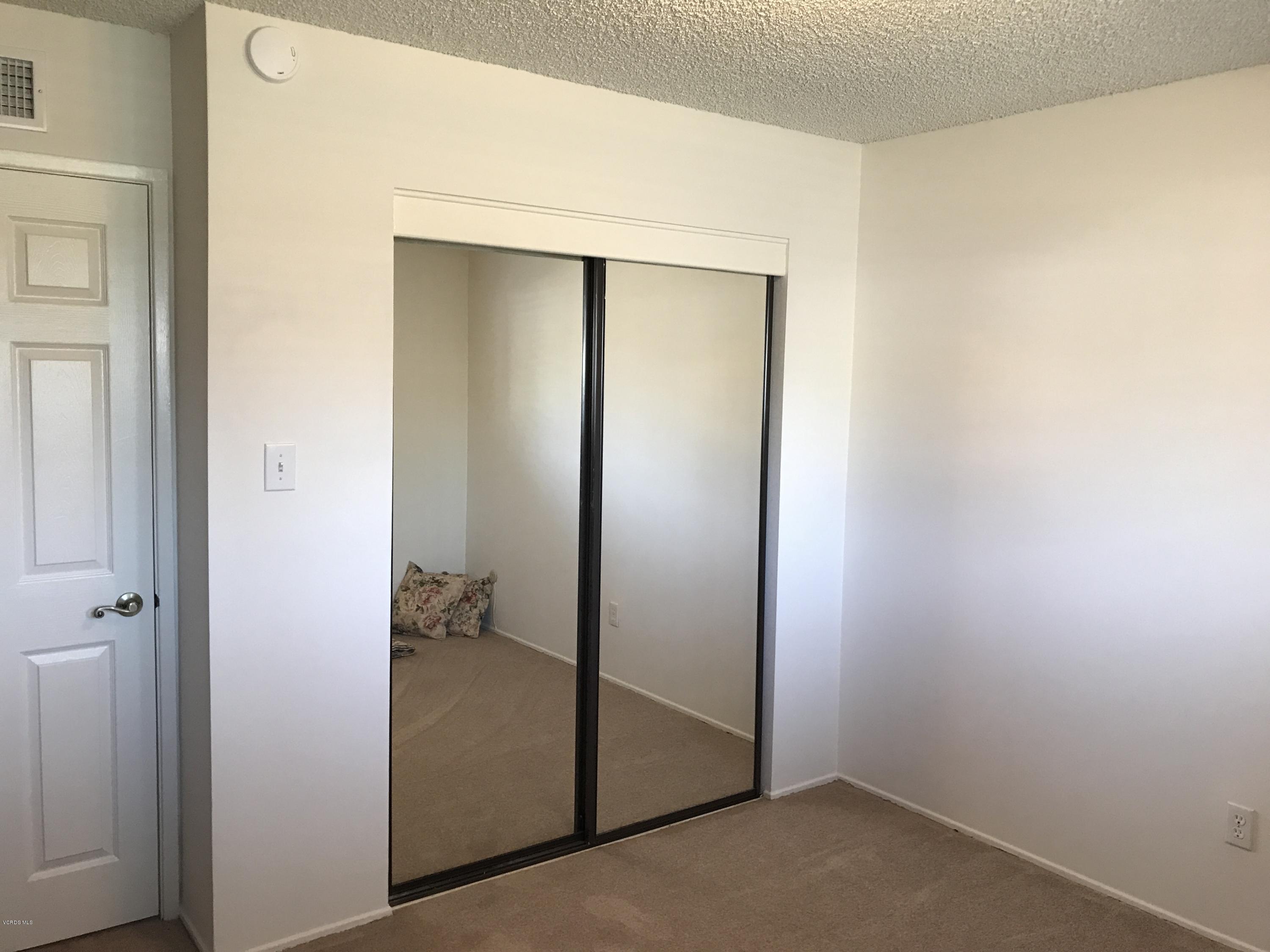 3920 Russ Court Simi Valley, CA 93063 - Photo 19 of 32 an empty room with mirror