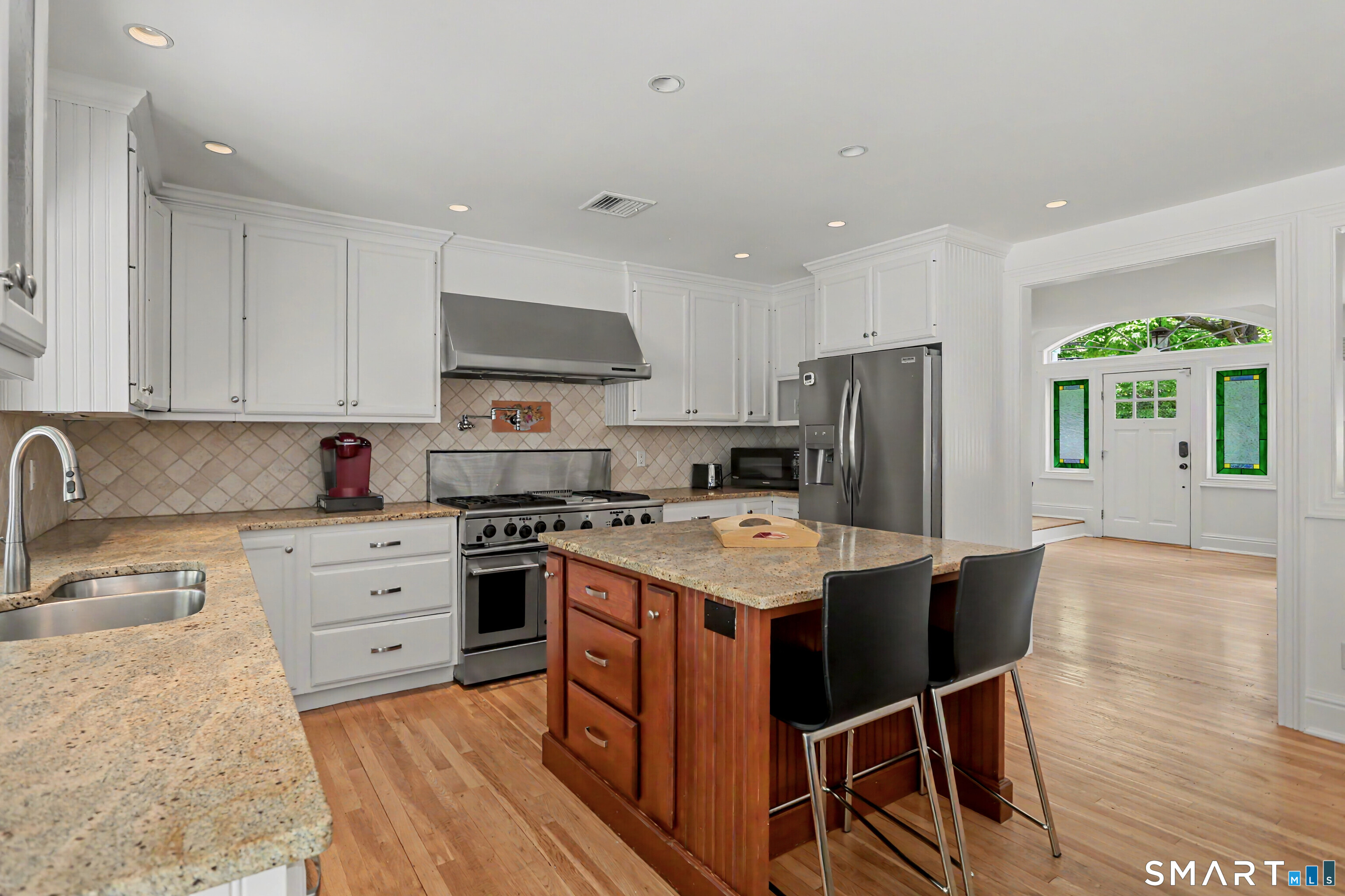 186 Compo Road South Westport, CT 06880 - Photo 9 of 40